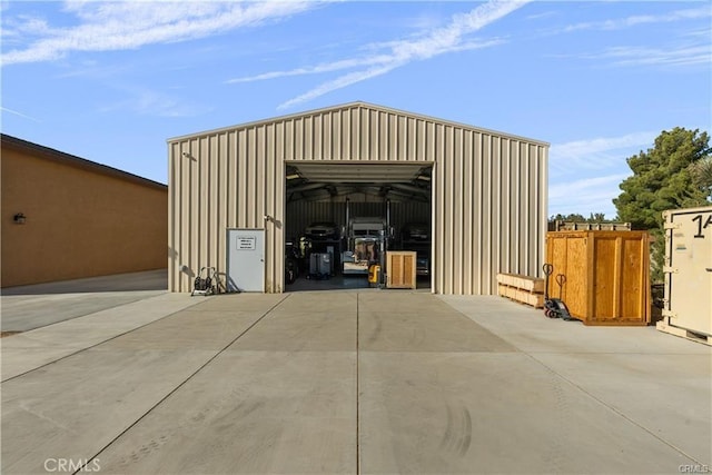 40052 18th St W, Palmdale, CA 93551 - detached garage featuring driveway