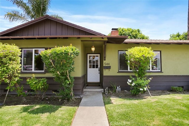 544 N California St, Burbank, CA 91505 - view of front of property featuring entry steps, a chimney, a front yard, and stucco siding