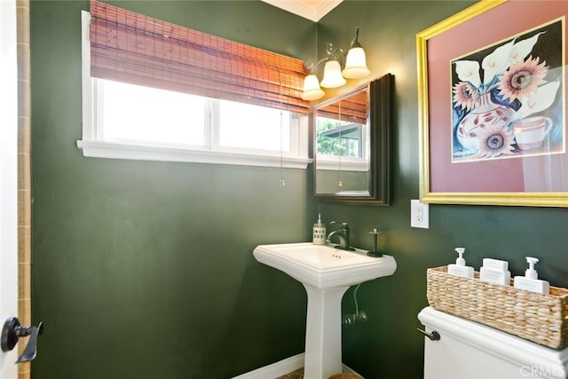 544 N California St, Burbank, CA 91505 - bathroom with toilet and a sink
