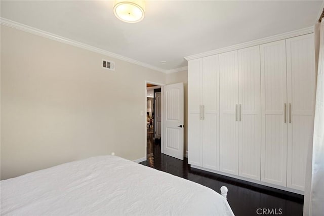 544 N California St, Burbank, CA 91505 - bedroom featuring crown molding, dark wood-style floors, and a closet