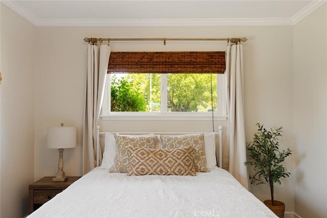 544 N California St, Burbank, CA 91505 - bedroom with crown molding