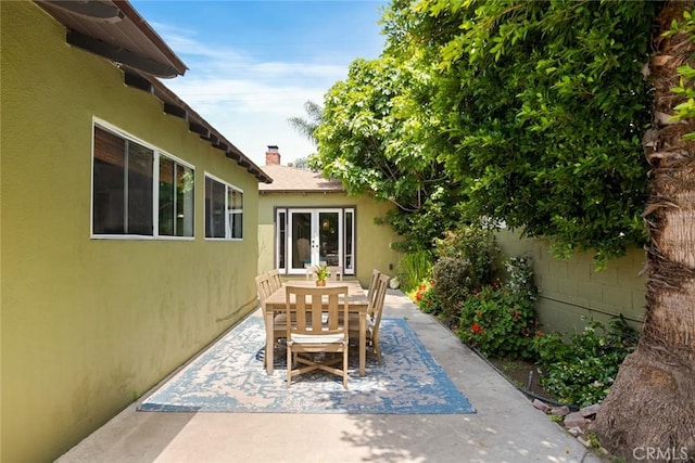 544 N California St, Burbank, CA 91505 - view of patio / terrace featuring outdoor dining area