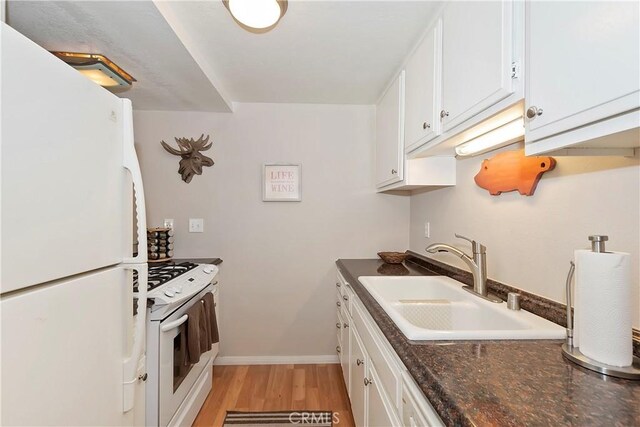 209 Cool Creek Ln Unit 10, Lake Arrowhead, CA 92352 - kitchen featuring white appliances, a sink, light wood finished floors, white cabinets, and baseboards