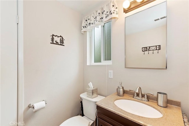 209 Cool Creek Ln Unit 10, Lake Arrowhead, CA 92352 - half bathroom featuring toilet and vanity