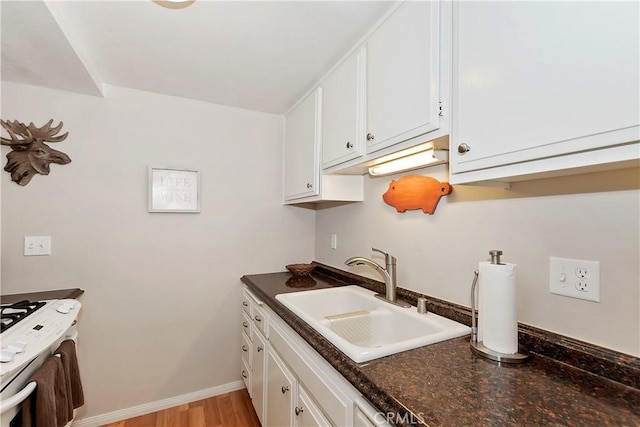209 Cool Creek Ln Unit 10, Lake Arrowhead, CA 92352 - kitchen with a sink, dark countertops, white cabinetry, white gas range, and light wood-style floors