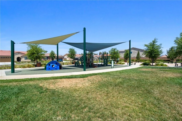 1330 Carolina Ct, Hemet, CA 92543 - community play area with a yard