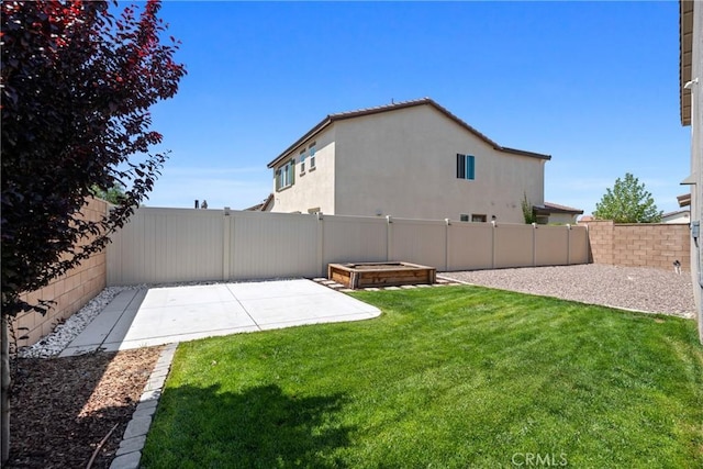 1330 Carolina Ct, Hemet, CA 92543 - view of yard featuring a patio area