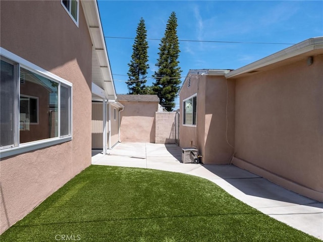 5011 W 133rd St, Hawthorne, CA 90250 - view of yard featuring a patio area