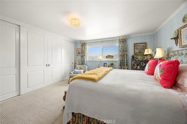 4007 Calle Sonora Oeste Unit 1A, Laguna Woods, CA 92637 - bedroom with ornamental molding, wallpapered walls, carpet floors, and a closet
