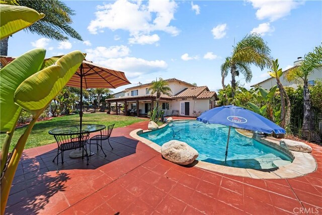1528 Hendrix Pl, Chula Vista, CA 91911 - swimming pool with a patio, a lawn, and outdoor dining area