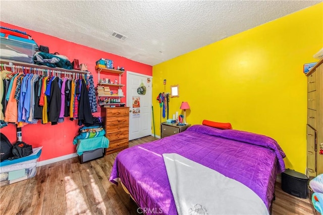 10636 Wolfe Ave, Riverside, CA 92505 - bedroom with wood finished floors, a textured ceiling, and a closet