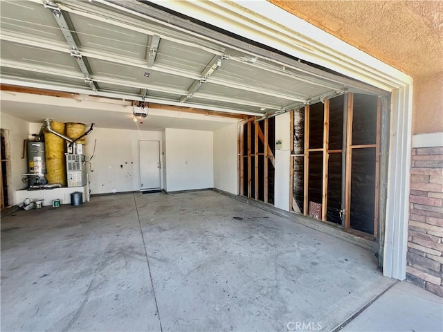 13633 Bentwood St, Hesperia, CA 92344 - garage with water heater and a garage door opener