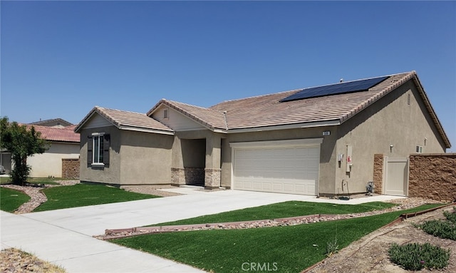 508 Bristolwood Rd, Hemet, CA 92543 - single story home featuring stucco siding, roof mounted solar panels, concrete driveway, a garage, and a tile roof