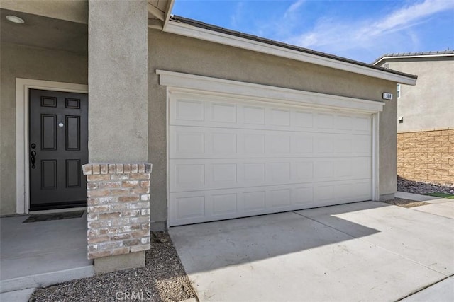 508 Bristolwood Rd, Hemet, CA 92543 - garage featuring concrete driveway
