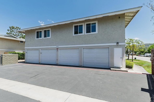 2522 Wanek Rd Unit B, Escondido, CA 92027 - garage featuring driveway