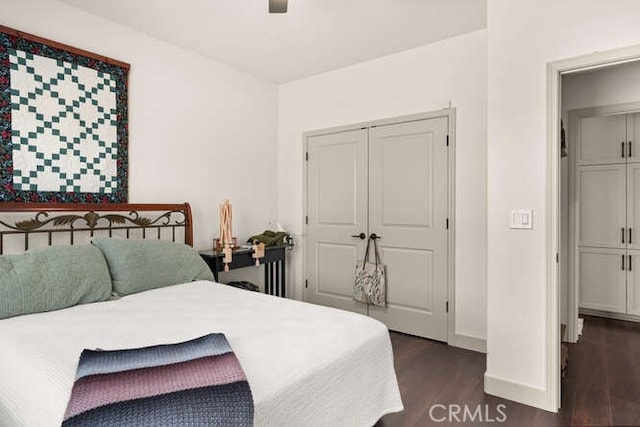 5540 Scottwood Rd, Paradise, CA 95969 - bedroom with dark wood-style flooring, baseboards, a closet, and a ceiling fan
