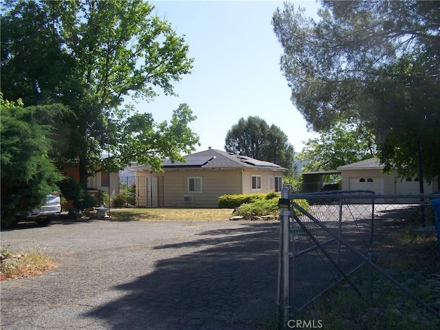 95 Riverview Dr, Oroville, CA 95966 - view of front of house with solar panels and a gate