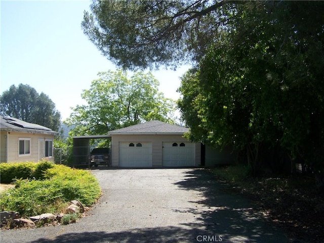 95 Riverview Dr, Oroville, CA 95966 - garage featuring a garage