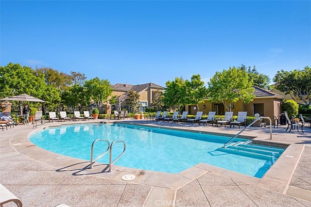 20 Fecamp, Newport Coast, CA 92657 - community pool with a patio
