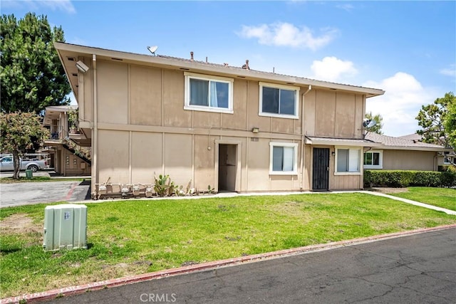 26406 Paseo Pamela, San Juan Capistrano, CA 92675 - view of front facade with a front yard and board and batten siding