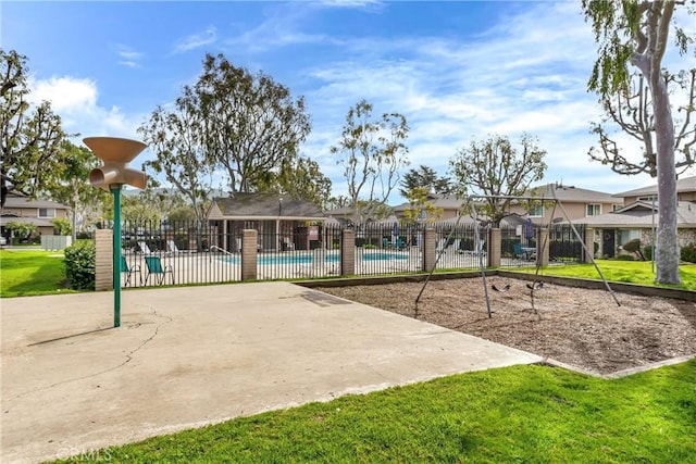 26406 Paseo Pamela, San Juan Capistrano, CA 92675 - view of community featuring a pool and a residential view