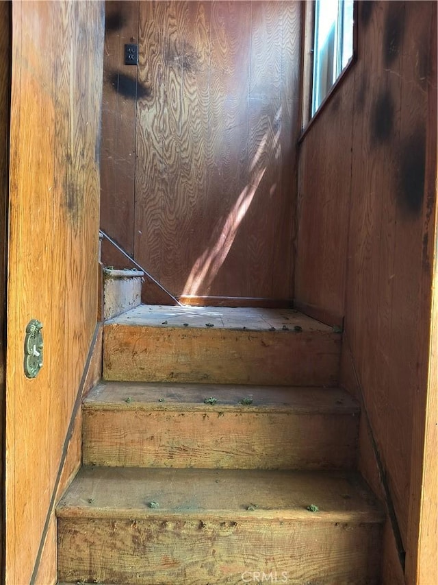 931 N Alamo St, Anaheim, CA 92801 - stairway featuring wood walls