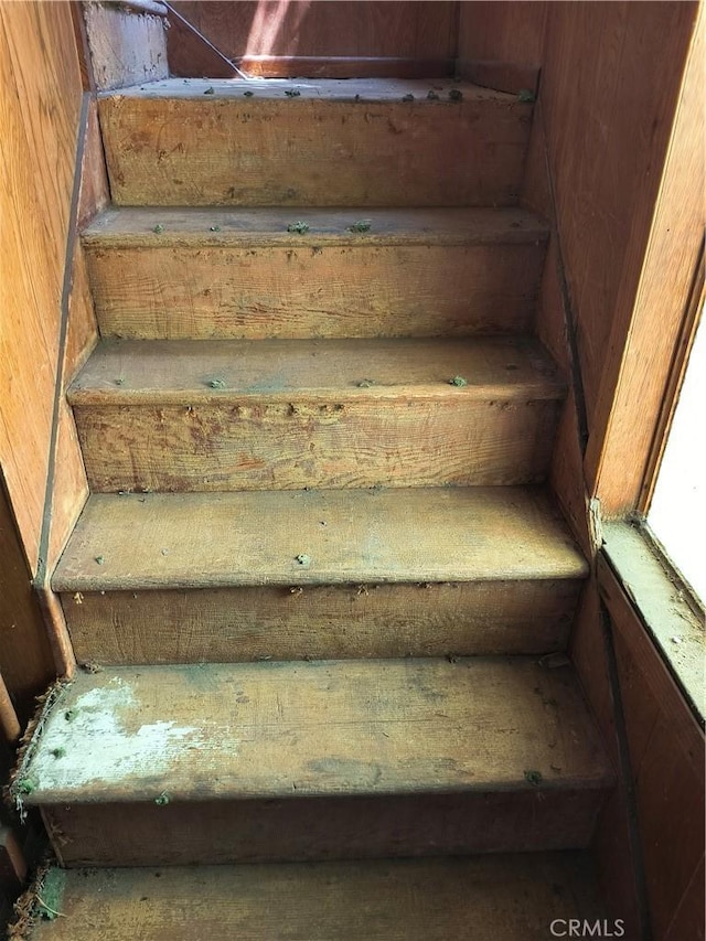 931 N Alamo St, Anaheim, CA 92801 - view of staircase