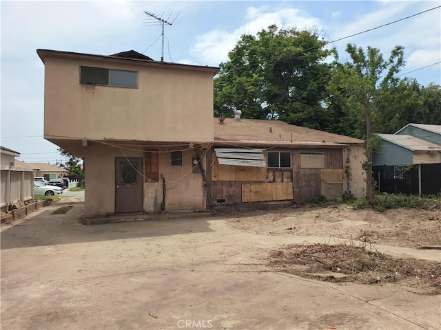 931 N Alamo St, Anaheim, CA 92801 - back of property with stucco siding
