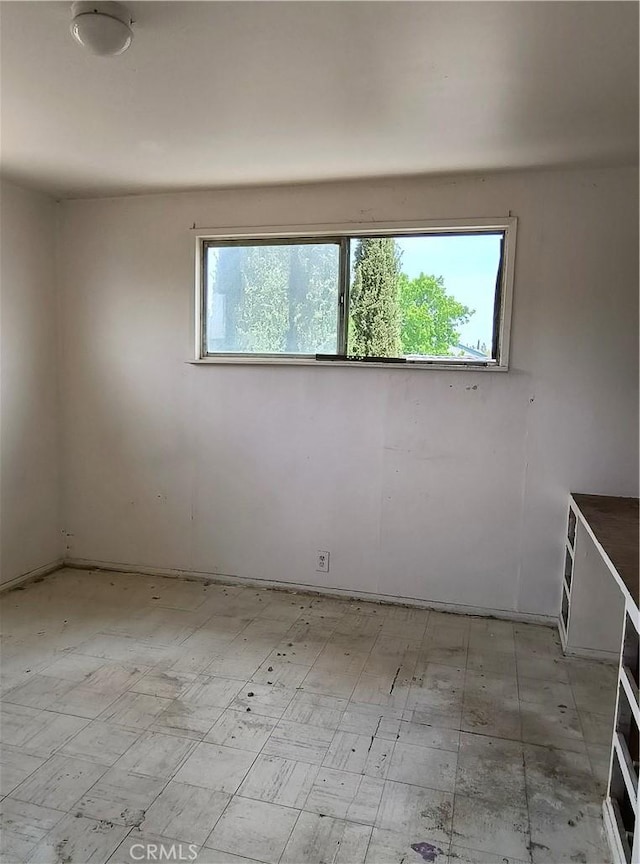 931 N Alamo St, Anaheim, CA 92801 - unfurnished room featuring healthy amount of natural light and light floors