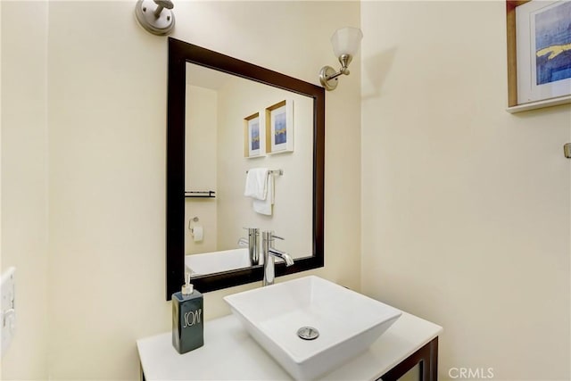 17043 Empanada Pl, Encino, CA 91436 - bathroom featuring vanity