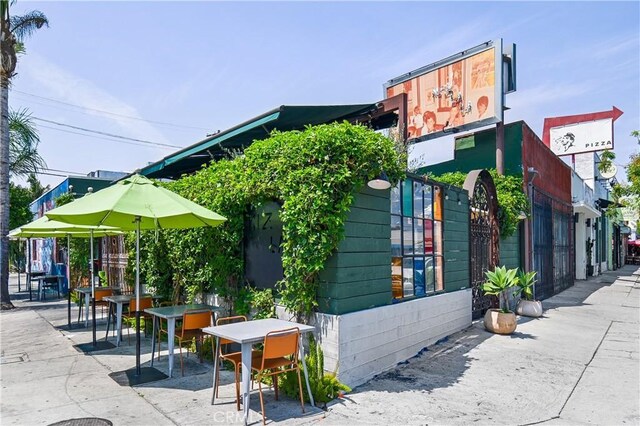 4427 Exposition Blvd, Los Angeles, CA 90016 - view of building exterior