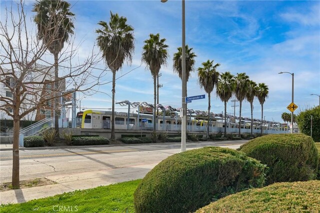 4427 Exposition Blvd, Los Angeles, CA 90016 - view of home's community