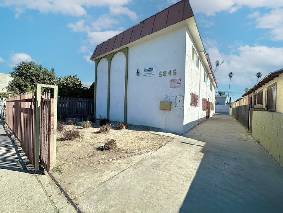 5846 Estrella Ave, Los Angeles, CA 90044 - view of outbuilding