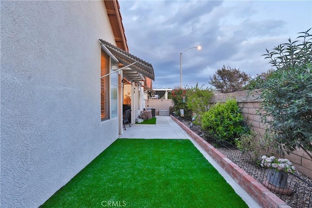 841 Bermuda Dr, Hemet, CA 92543 - view of yard with a patio area