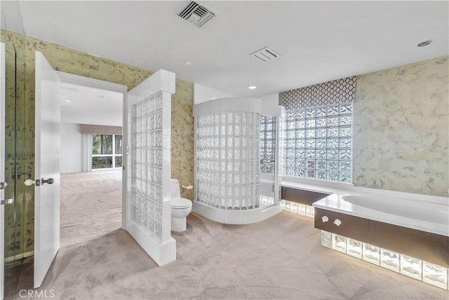 537 Dunnegan Pl, Laguna Beach, CA 92651 - full bathroom with wallpapered walls and toilet