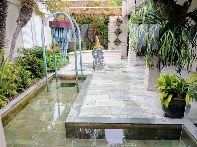 537 Dunnegan Pl, Laguna Beach, CA 92651 - view of home's community featuring a patio