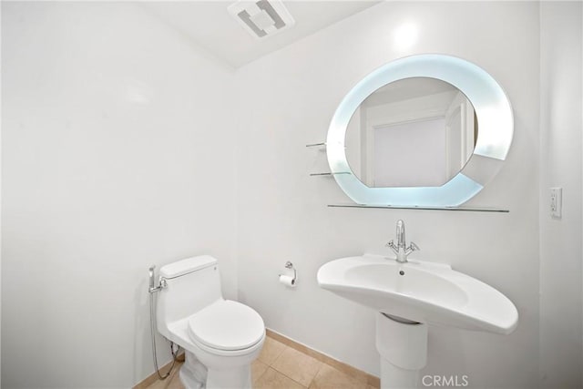 132 S Crescent Dr Unit 202, Beverly Hills, CA 90212 - bathroom featuring baseboards, toilet, and tile patterned flooring