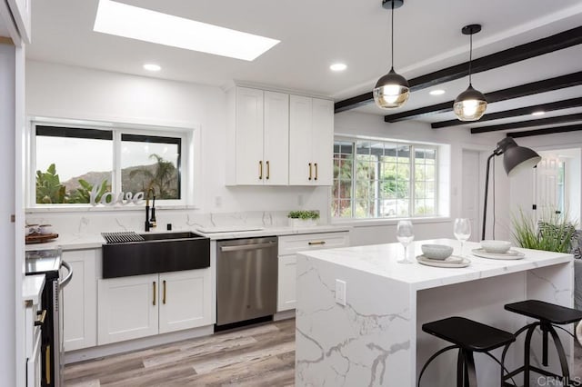 12049 Coping Pl, Lakeside, CA 92040 - kitchen with stainless steel appliances, a sink, recessed lighting, a kitchen bar, and light wood-style floors