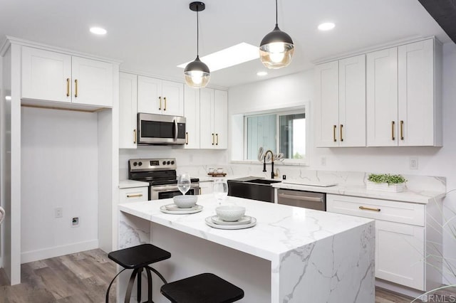 12049 Coping Pl, Lakeside, CA 92040 - kitchen featuring stainless steel appliances, a sink, white cabinets, a kitchen island, and recessed lighting