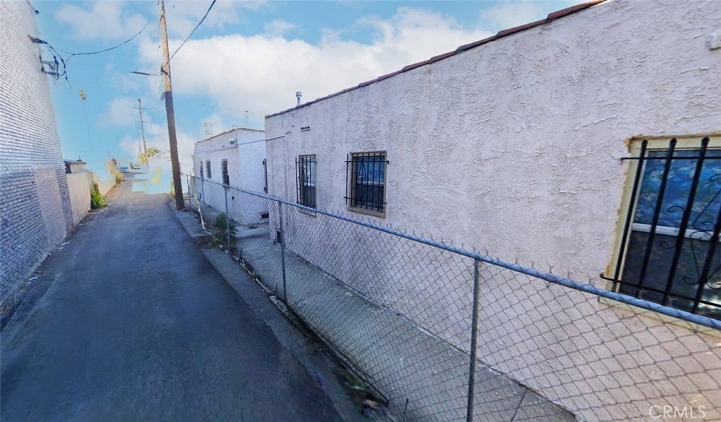949 W 82nd St, Los Angeles, CA 90044 - view of property exterior with stucco siding