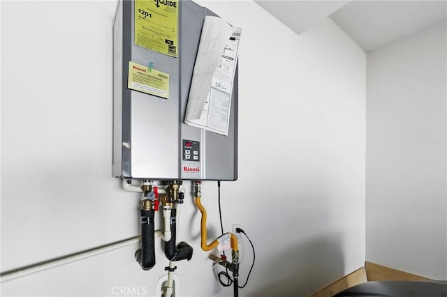 1782 Park Place Ln, Riverside, CA 92501 - utilities with water heater