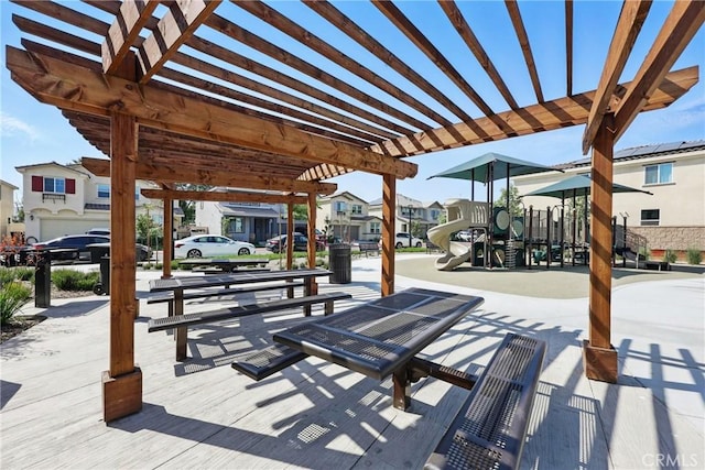 1782 Park Place Ln, Riverside, CA 92501 - surrounding community with a pergola and a residential view