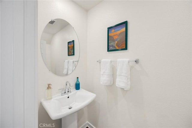 1095 W Buttercup Ln, Rialto, CA 92376 - bathroom featuring a sink