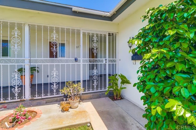 817 Cedar Ave, Chula Vista, CA 91911 - property entrance featuring stucco siding