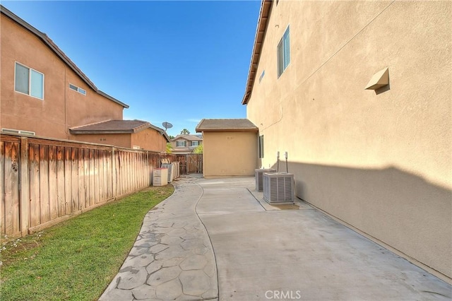 12415 Brianwood Dr, Riverside, CA 92503 - view of patio featuring cooling unit