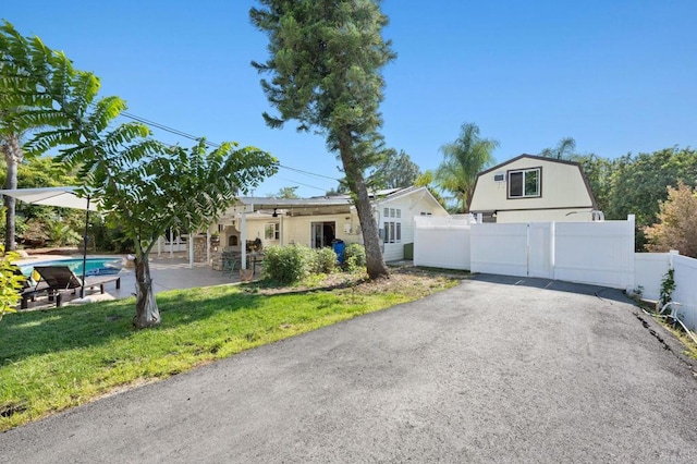 2042 Pheasant Run, Fallbrook, CA 92028 - view of front of property with a patio area