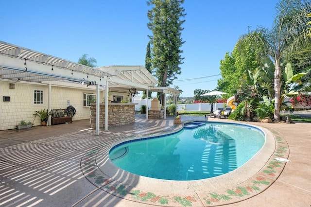 2042 Pheasant Run, Fallbrook, CA 92028 - view of swimming pool with a pergola, a patio, and a pool with connected hot tub