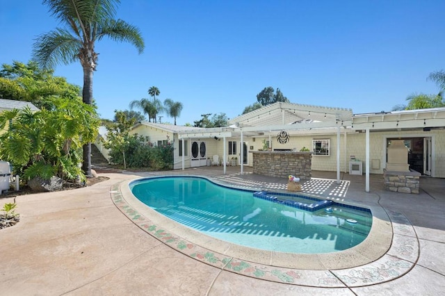 2042 Pheasant Run, Fallbrook, CA 92028 - view of pool with a pergola, a patio, and a pool with connected hot tub
