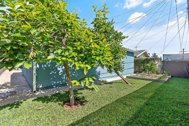 1015 Nolden St, Highland Park, CA 90042 - view of yard featuring a vegetable garden