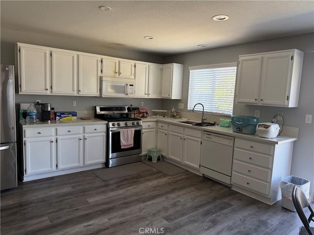 861 Moyano Cir, Corona, CA 92882 - kitchen featuring stainless steel appliances, a sink, white cabinets, recessed lighting, and a textured ceiling